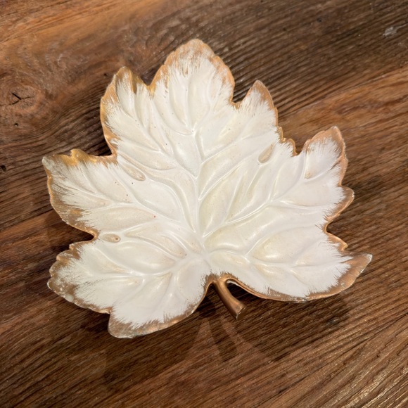 Ashland White and Gold Leaf Dish - Picture 1 of 2